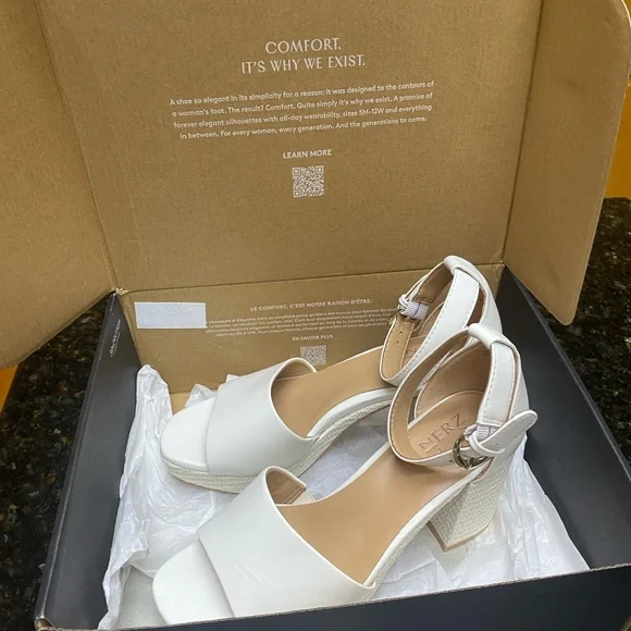 NWT Naturalizer Leather White/Ivory Block Heel Sandals (in original box) - Picture 4 of 11